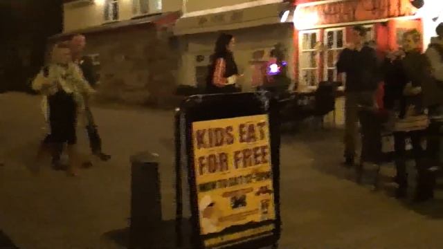 Chilli Con Carnage - Outside The Curry House 7.45pm.mpeg