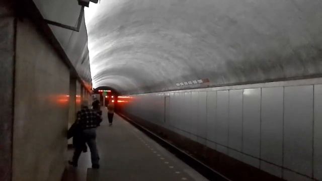 Tbilisi, Georgia metro Station Nadzaladevi. Тбилиси, станция метро Надзаладеви. смотреть онлайн