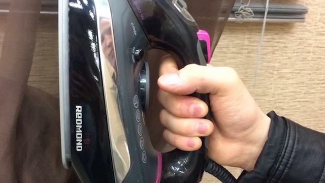 Утюг Redmond RI-C254S смотреть онлайн