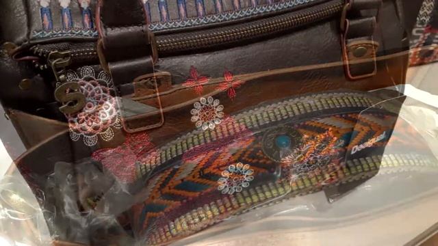 50% распродажа женских сумок от испанского бренда DESIGUAL. Прага шоппинг смотреть онлайн