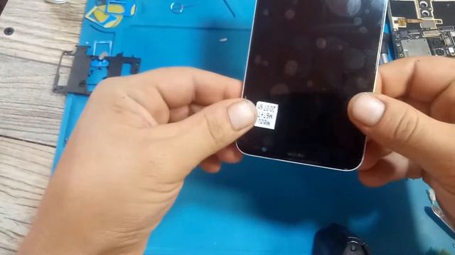 Замена дисплейного модуля на MEIZU M6t смотреть онлайн