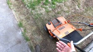 Как обновить газон.Рыхлим почву с помощью скарификатора.