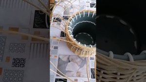 Объёмная коса на кашпо из ротанга.