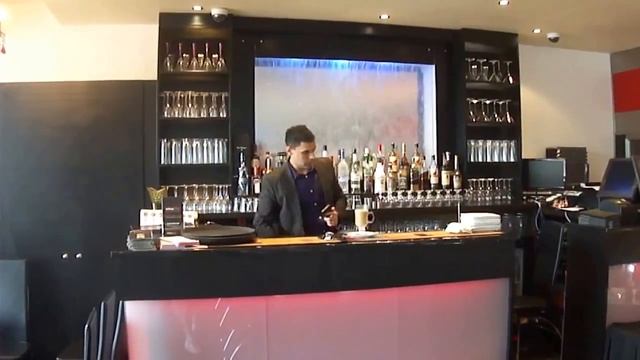 Ресторан водопад по стеклу, смотреть онлайн