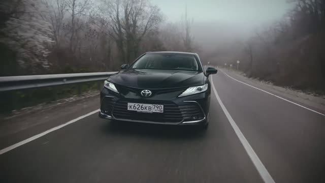 2021 Тойота Камри. ЧТО БРАТЬ: 2.0 или 2.5? Тест СРАВНЕНИЕ смотреть онлайн