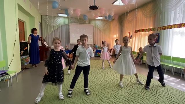 Танцы, садик, Дане 6 лет смотреть онлайн