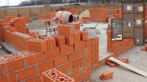 Строительство одноэтажного кирпичного дома. Возведение стен