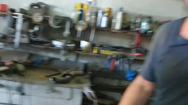 Мерседес, Ремонт трубы глушителя заднего бачка смотреть онлайн