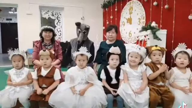 Новогодний утренник 1 младшей группы смотреть онлайн