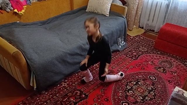 Урок 1. Підготовка до шпагату. смотреть онлайн