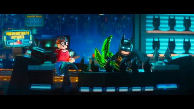 Robin Tries On Different Costumes in First LEGO Batman Clip смотреть онлайн