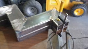 ломаный косоур из профильной трубы, своими руками