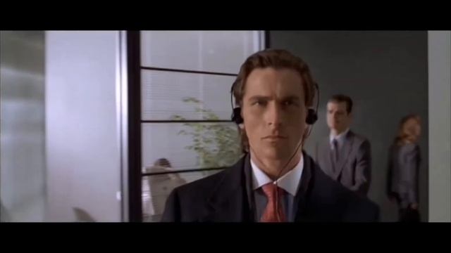 Кристиан Бейл слушает самый топ трек смотреть онлайн