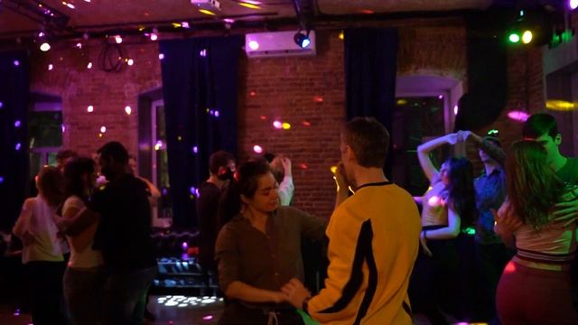 Бачата на Солнечной вечеринке #ТацыПодЛампой BAR60 23.01.2020 смотреть онлайн