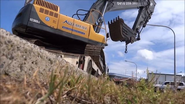 Shellharbour Boat Ramp Rebuild. Update 6.Volvo Excavator Arrives смотреть онлайн