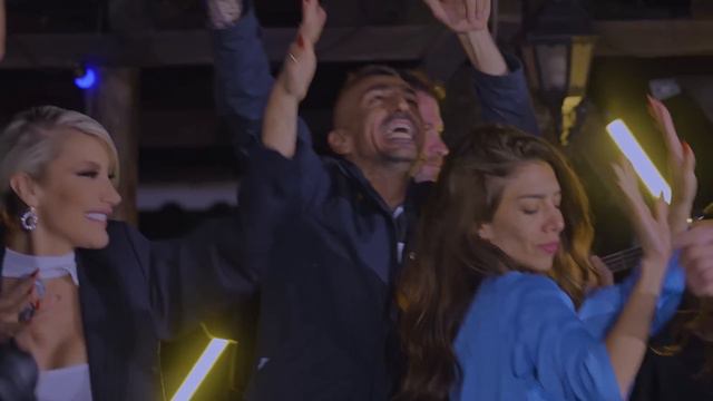 İrem Derici - Sevmek Bizim İşimiz (Akustik)