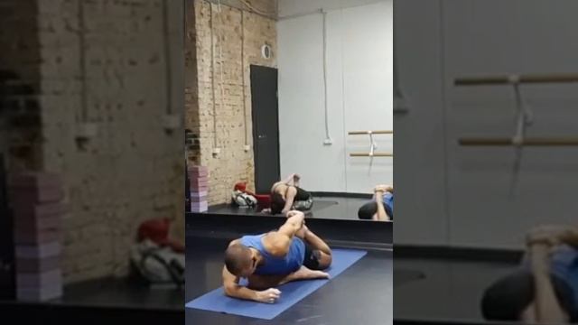 Растяжка всего тела при помощи поз йоги за 25 мин. Уровень: начинающие смотреть онлайн