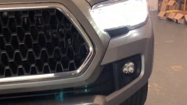 2018 Toyota Tacoma TRD | How to change the turn signal lights to LED bulbs смотреть онлайн