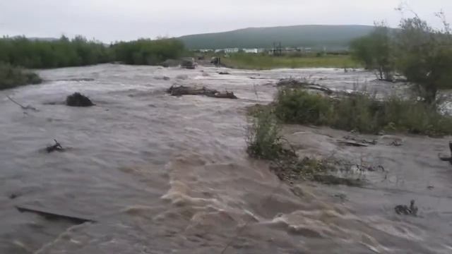 Речка Талон Юрях хулиганит возле поселка Мяунджа , 2017 год, Сусуманский район , Колыма смотреть онлайн