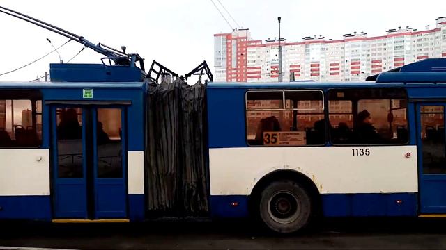 Троллейбус Санкт-Петербурга TrolZa-6205 номер 1135 по маршруту 35, проспект Героев