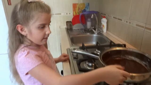 Готовим ШоколаднуЮ КОЛБАСКУ смотреть онлайн