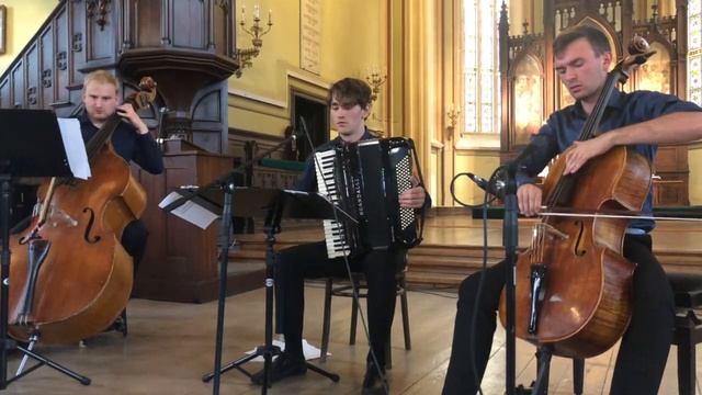 Concierto para quinteto - Astor Piazzolla (Марк Виленский,, Савва Зих и Янис Стафецкис) смотреть онлайн