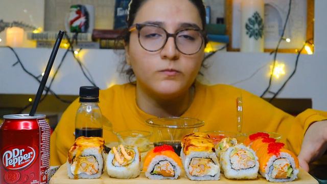 MUKBANG | ПОЧЕМУ МАЛО ПРОСМОТРОВ? | SUSHI/ROLLS | не ASMR #mukbang #asmr #rolls #sushi #мукбанг смотреть онлайн