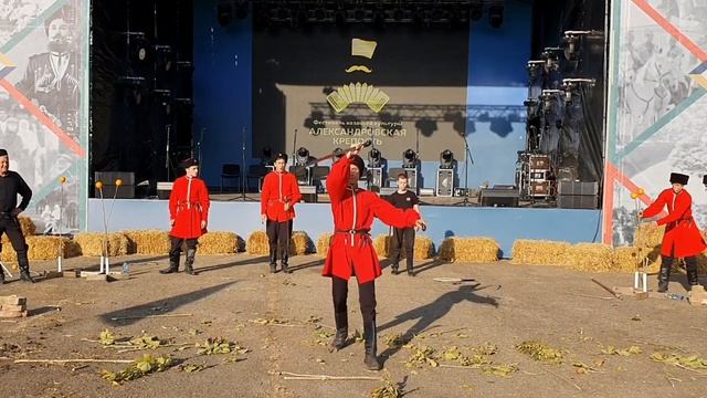 Александровская Крепость Фестиваль 2021 Казачья удаль и Школа Корогод фланкировка шашка фехтование смотреть онлайн