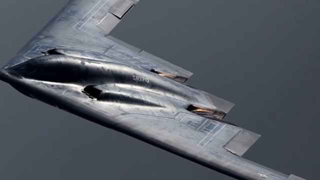 Тяжелый беспилотник С-70 «Охотник»станет напарником с российским истребителем Су-57 смотреть онлайн