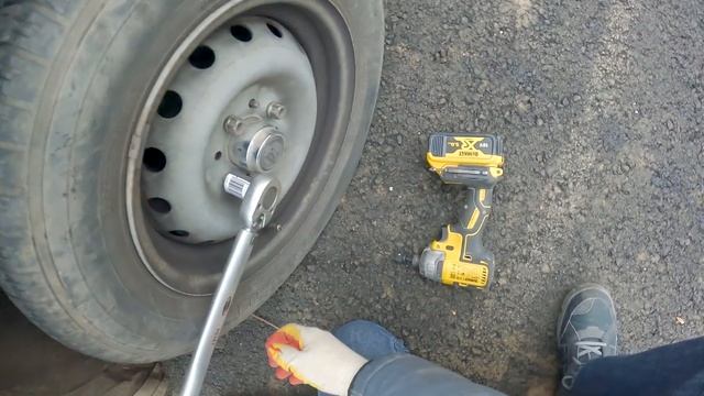 Гайковерт DEWALT DCF887N / Момент затяжки колесных болтов на ВАЗ 2107 // ЧАСТЬ 2 смотреть онлайн