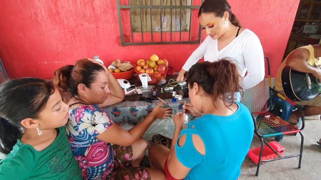 A Pocos Dias De La Boda Sandra Se Hace Uñas Y Se Las Dejan Mal😱| Domingo En Familia