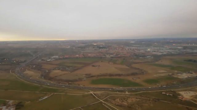 Подлетая к Мадриду. Видео актуально для тех кто боится летать :) смотреть онлайн