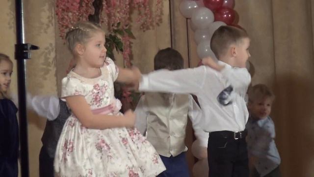 Выступление Ромашки на День матери смотреть онлайн