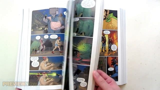 Saga Compendium One Graphic Novel Flip Through - Omnibus смотреть онлайн