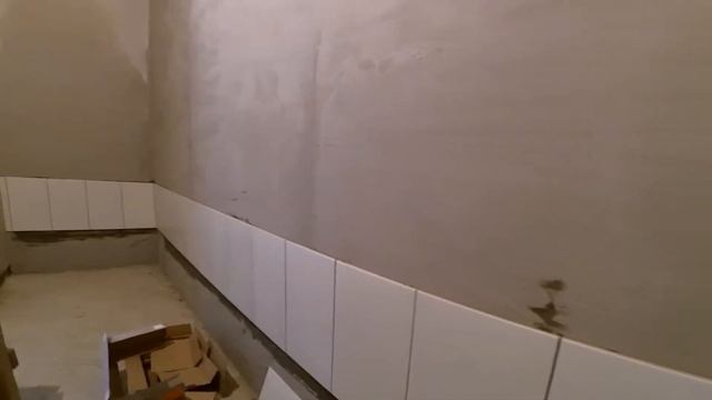 Санузел 9 кв.м. Начал кладку плитки на стены смотреть онлайн