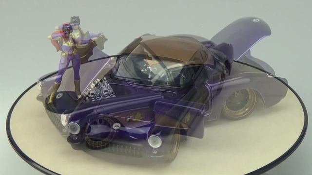 Chevrolet Corvette 1957 s figurkou Batgirl Jada 1:24 смотреть онлайн