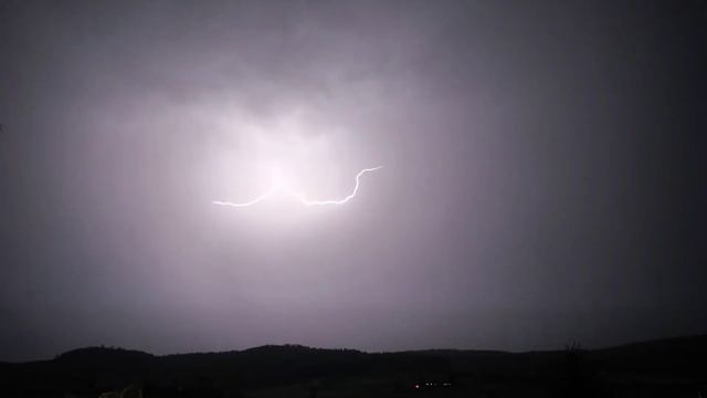 Ливень с сильными раскатами грома и молнией.Звуки грозы и грома для отдыха и крепкого сна.Антистрес