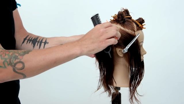 Shag Layered Haircut Tutorial with a Razor | MATT BECK VLOG смотреть онлайн