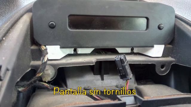 CAMBIAR BOMBILAS PANTALLA PEUGEOT 206. Paso a paso смотреть онлайн