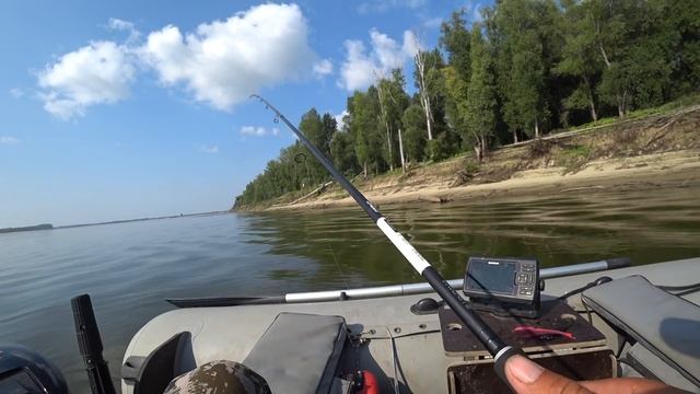 БРЕВНО НА ДНЕ ОЖИЛО И ПОТАЩИЛО ЛОДКУ!!!! Трофейная щука на джиг! Рыбалка 2021 на Оби. смотреть онлайн
