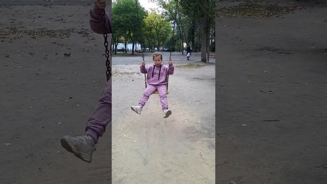 Катаемся на качелях смотреть онлайн