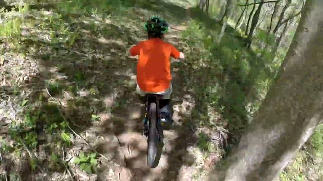 Brennan's First Trail Ride - 24" GT Stomper Ace смотреть онлайн