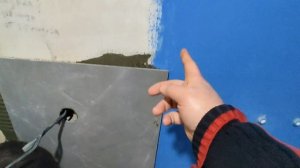 Укладка крупноформатного керамогранита / Монтаж плитки на стены