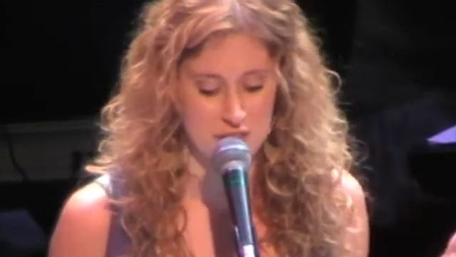 Frozen's Caissie Levy belts "Two Strangers" смотреть онлайн