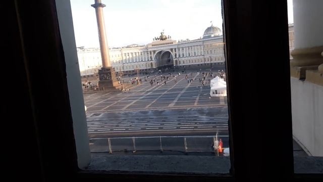 Эрмитаж девушки устали вид из окна на арку генерального штаба смотреть онлайн