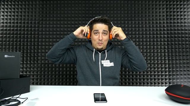 These Cheap Wireless Headphones Sound Expensive! смотреть онлайн