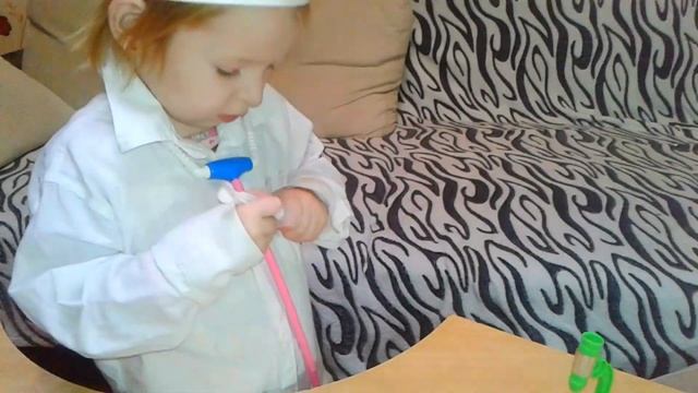 Доктор делает ОГРОМНЫЙ УКОЛ Играем в ДОКТОРА Видео для детей смотреть онлайн