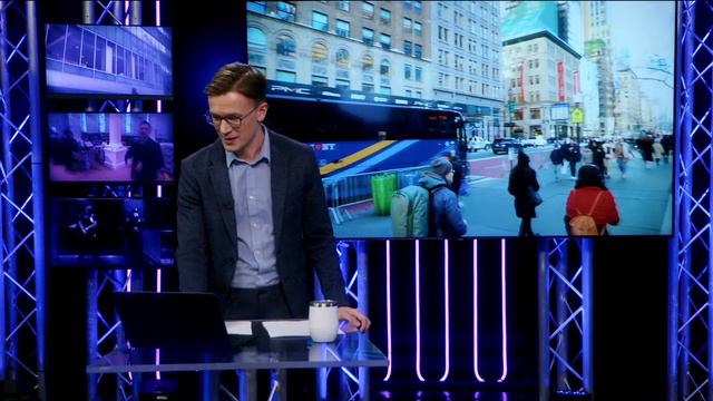 Толпы беженцев на улицах в канун Рождества, программа бесплатного жилья, массовая акция за Палестин смотреть онлайн