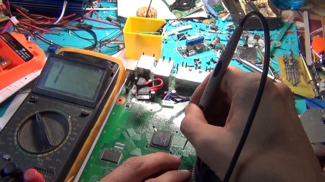 XBOX360 не включается мигает красным ремонт пропайкой резисторов\XBOX360 does not turn on blinks re смотреть онлайн