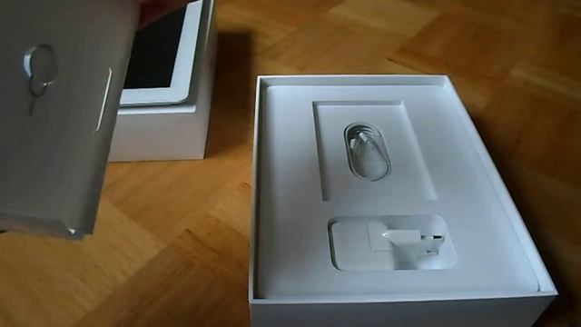Unboxing Apple iPad 4 (Deutsch) смотреть онлайн